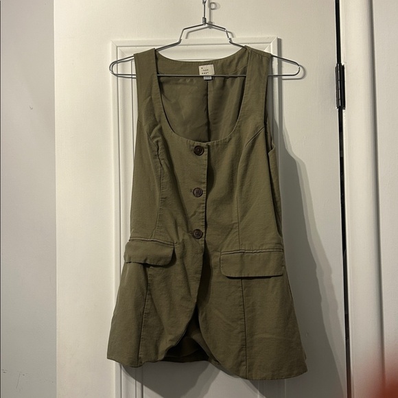 A New Day Linen Vest Top in Olive - Picture 3 of 6
